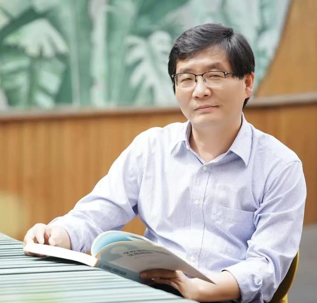 “AI不會(huì)取代教師，但會(huì)淘汰因循守舊者”