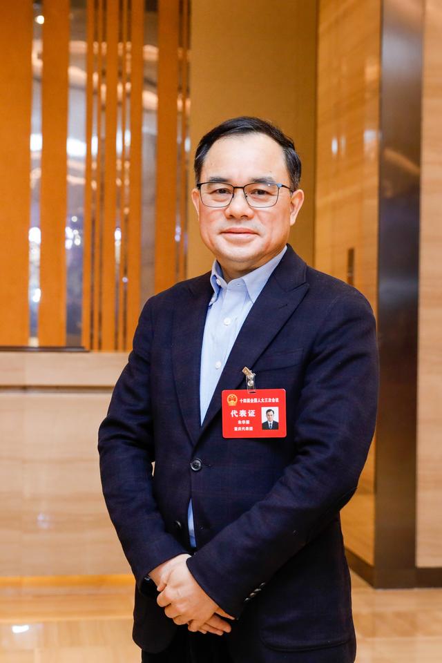 全國人大代表朱華榮：建議加快完善自動駕駛標準和法規(guī)
